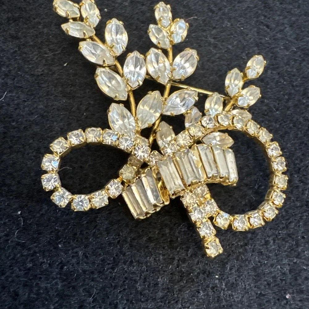 Marie Ferra Vintage Rare Large Flower Branch Brooch Gold Tone Rhinestones EUC